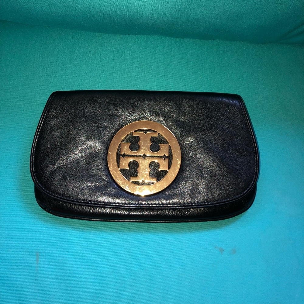 Tory Burch clutch with detachable shoulder chain